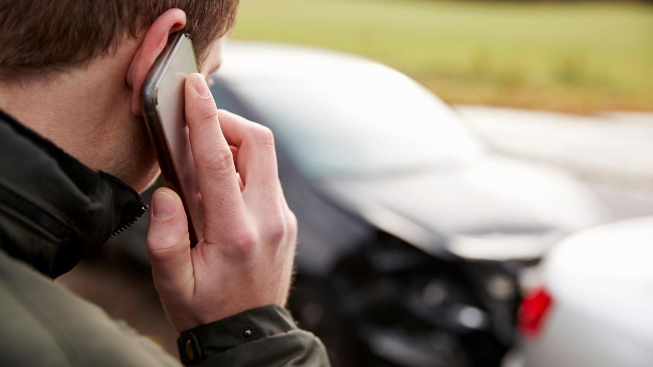 Man calling car accident